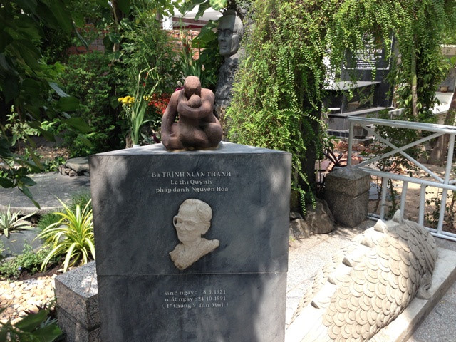 Phần mộ bà Lê Thị Quỳnh - mẹ ruột nhạc sĩ Trịnh Công Sơn