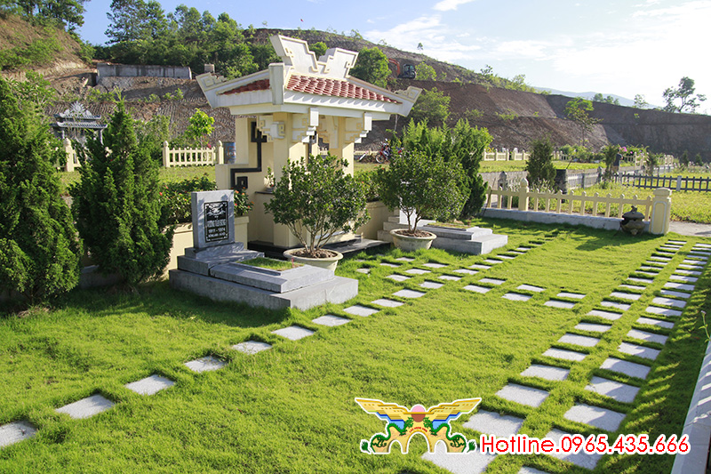 Cảnh quan xung quanh mộ phần Lạc Hồng Viên được thiết kế bắt mắt
